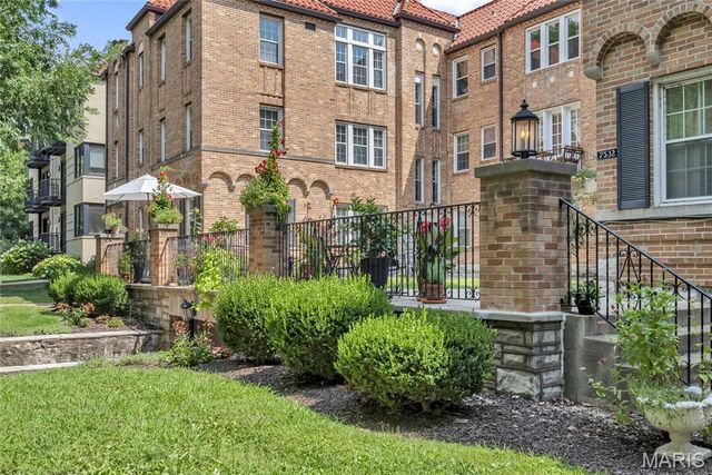 7532 Cromwell Drive 2N, Clayton, MO 63105