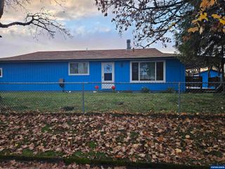 1999 Columbus Pl SE, Albany, OR 97322