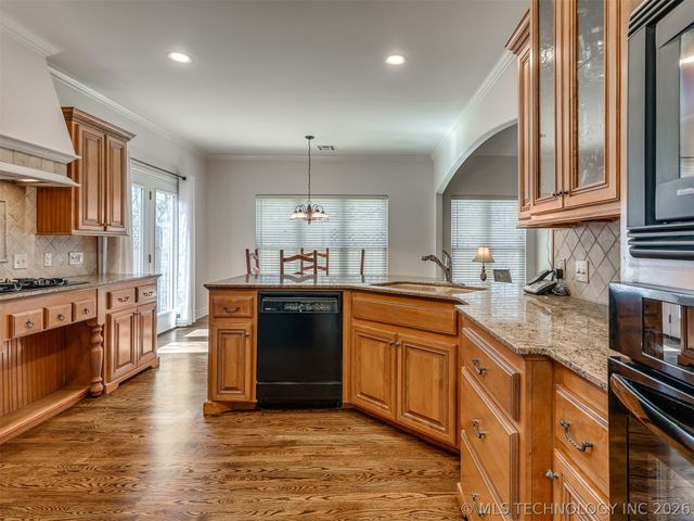 10136 S 77th East Place, Tulsa, OK 74133