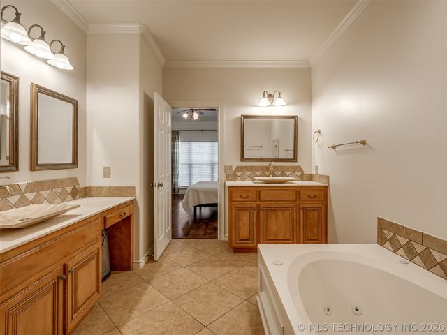 10136 S 77th East Place, Tulsa, OK 74133