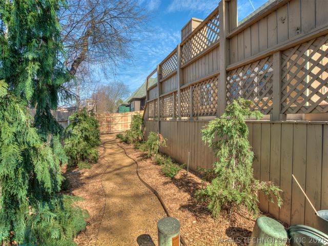 10136 S 77th East Place, Tulsa, OK 74133