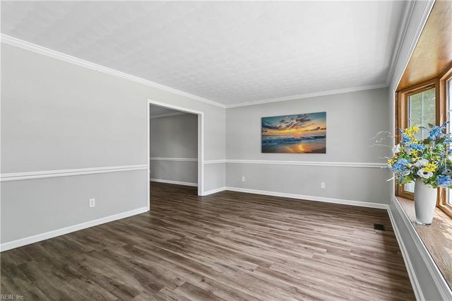 22 Valmoore DR, Poquoson, VA 23662