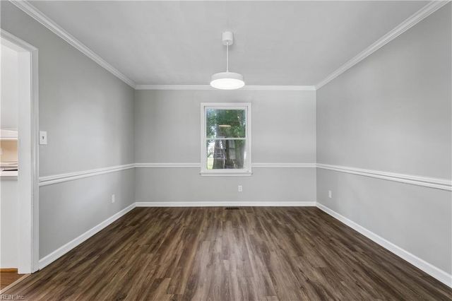 22 Valmoore DR, Poquoson, VA 23662