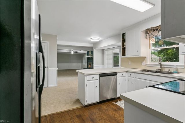 22 Valmoore DR, Poquoson, VA 23662