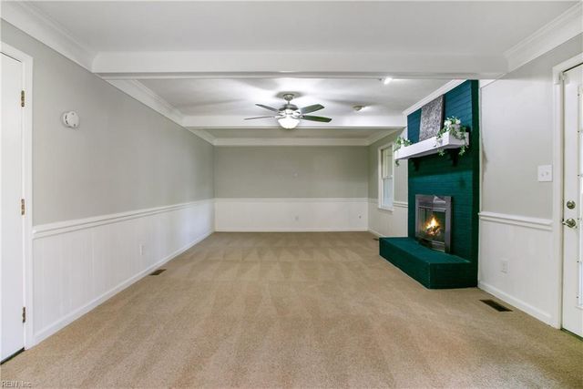 22 Valmoore DR, Poquoson, VA 23662