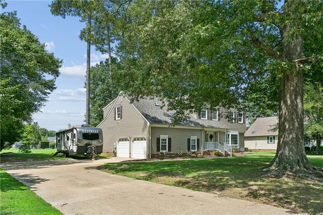 22 Valmoore DR, Poquoson, VA 23662