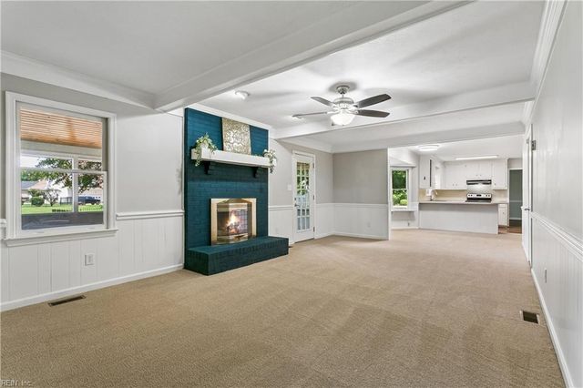 22 Valmoore DR, Poquoson, VA 23662