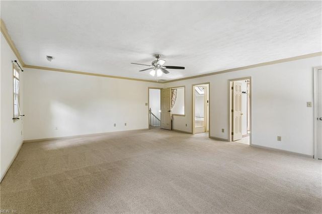 22 Valmoore DR, Poquoson, VA 23662