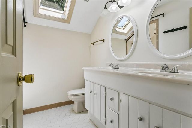 22 Valmoore DR, Poquoson, VA 23662