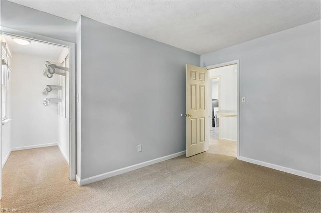 22 Valmoore DR, Poquoson, VA 23662
