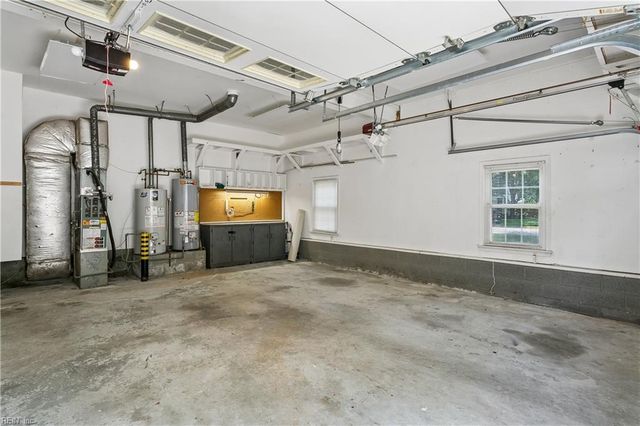 22 Valmoore DR, Poquoson, VA 23662
