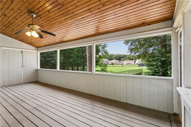 22 Valmoore DR, Poquoson, VA 23662