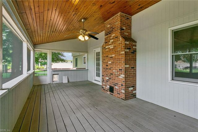 22 Valmoore DR, Poquoson, VA 23662