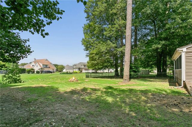 22 Valmoore DR, Poquoson, VA 23662