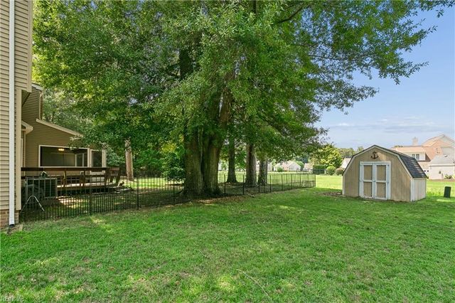 22 Valmoore DR, Poquoson, VA 23662