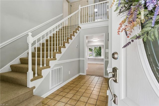 22 Valmoore DR, Poquoson, VA 23662