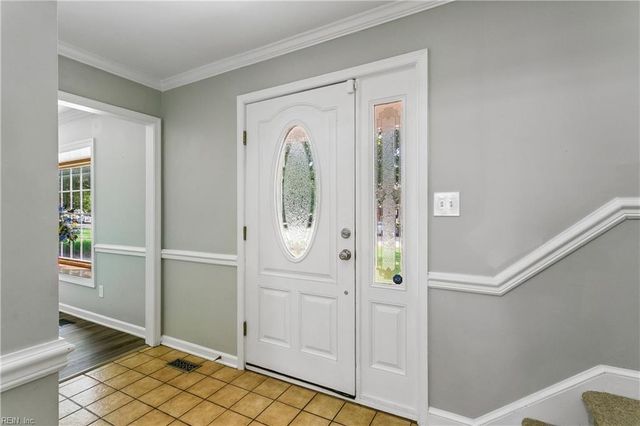 22 Valmoore DR, Poquoson, VA 23662