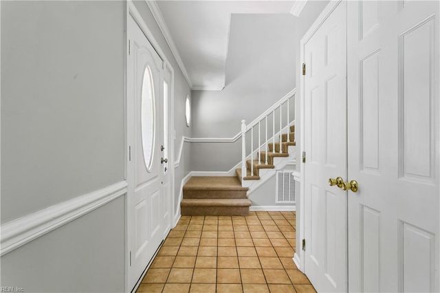 22 Valmoore DR, Poquoson, VA 23662