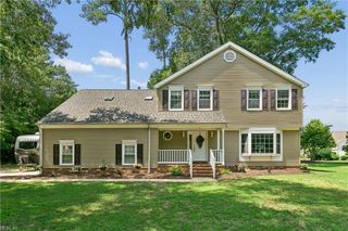 22 Valmoore DR, Poquoson, VA 23662