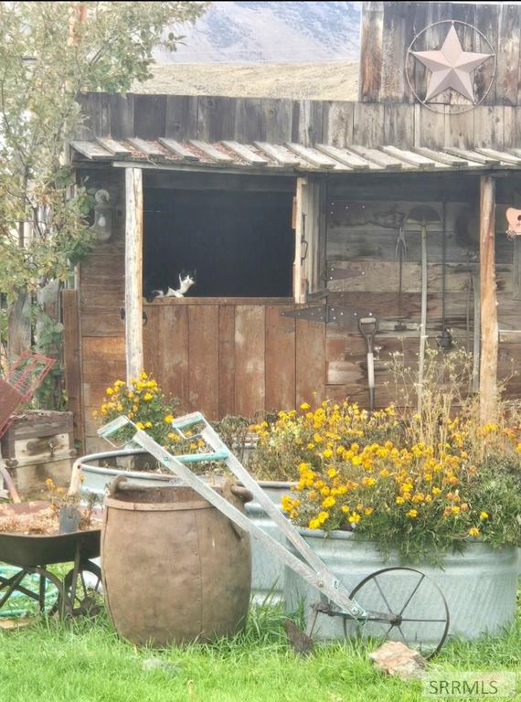 Image 34 of property listing at 111 Hickok, Mackay, ID 83251