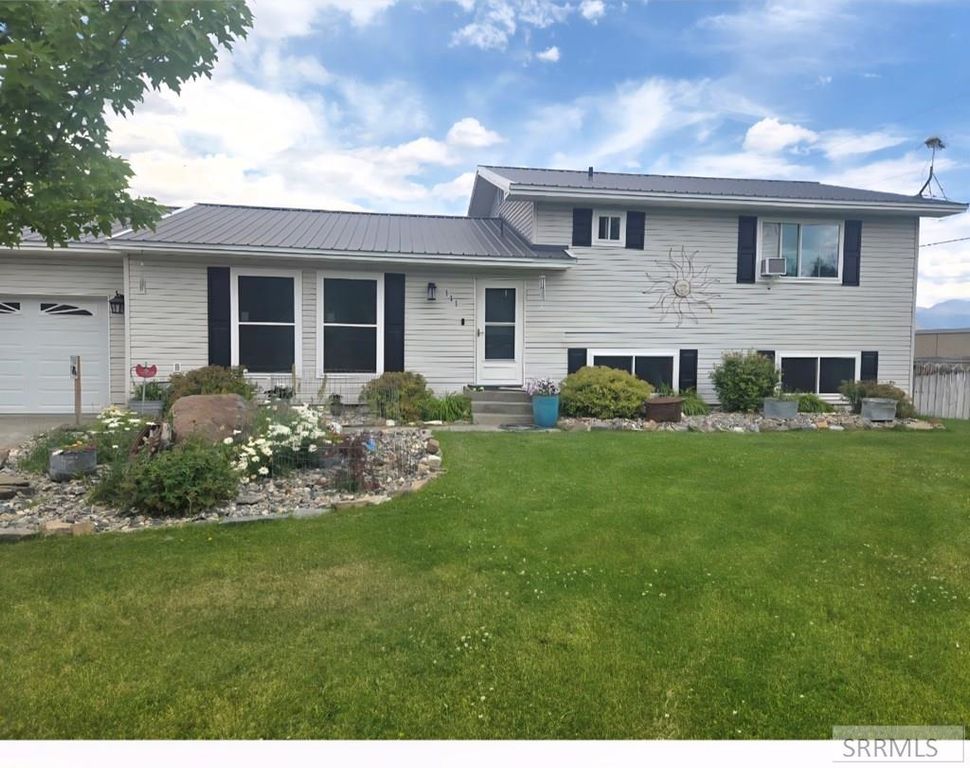 Image 8 of property listing at 111 Hickok, Mackay, ID 83251