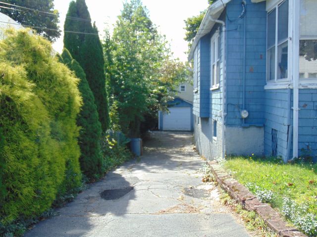 152 Holbrook Rd, Quincy, MA 02171