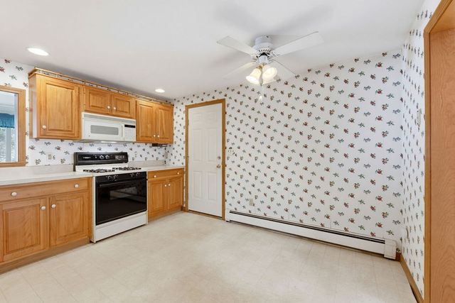 24 Cinnamon Cir 24, Walpole, MA 02081