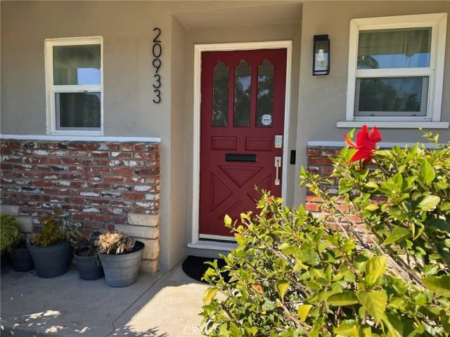 20933 Hemmingway Street, Canoga Park, CA 91304