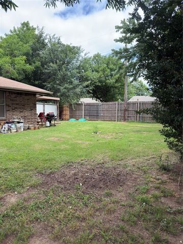 1515 Lindale Circle, Norman, OK 73069