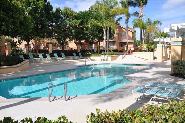 61 Alicante Aisle 65, Irvine, CA 92614