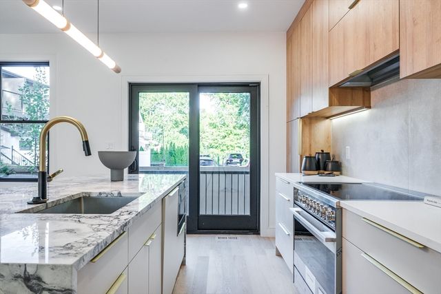 290 Watertown St C, Newton, MA 02458