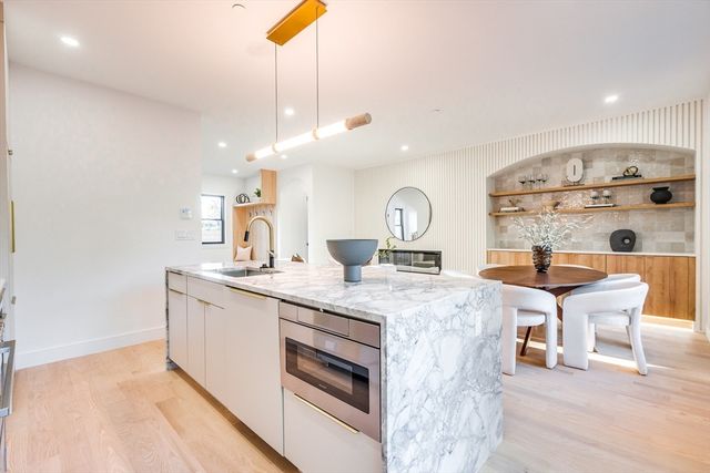 290 Watertown St C, Newton, MA 02458