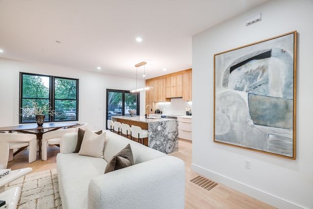 290 Watertown St C, Newton, MA 02458