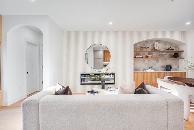 290 Watertown St C, Newton, MA 02458