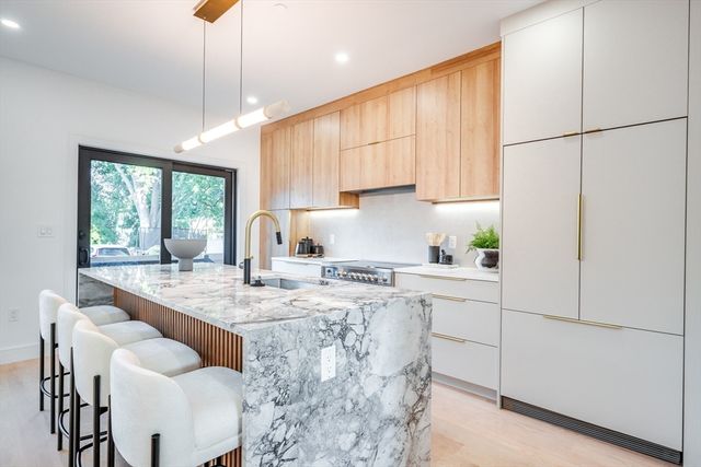 290 Watertown St C, Newton, MA 02458