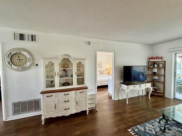 2551 W Golf Boulevard 204, Pompano Beach, FL 33064