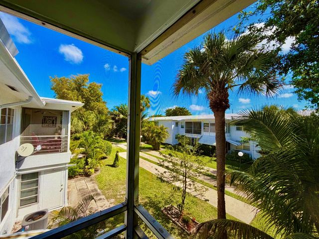 2551 W Golf Boulevard 204, Pompano Beach, FL 33064