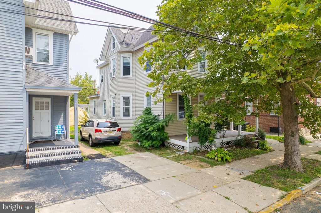 121 BRIDGEBORO ST, Riverside, NJ 08075
