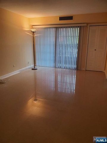 570 North Avenue C, Fort Lee, NJ 07024