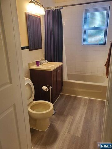 570 North Avenue C, Fort Lee, NJ 07024