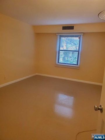 570 North Avenue C, Fort Lee, NJ 07024