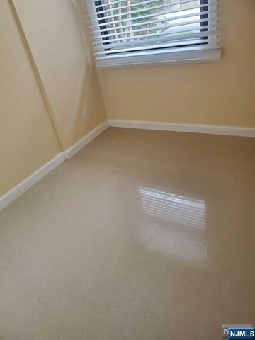 570 North Avenue C, Fort Lee, NJ 07024