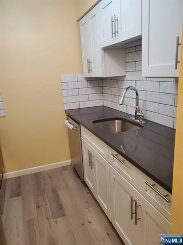 570 North Avenue C, Fort Lee, NJ 07024