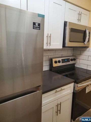 570 North Avenue C, Fort Lee, NJ 07024