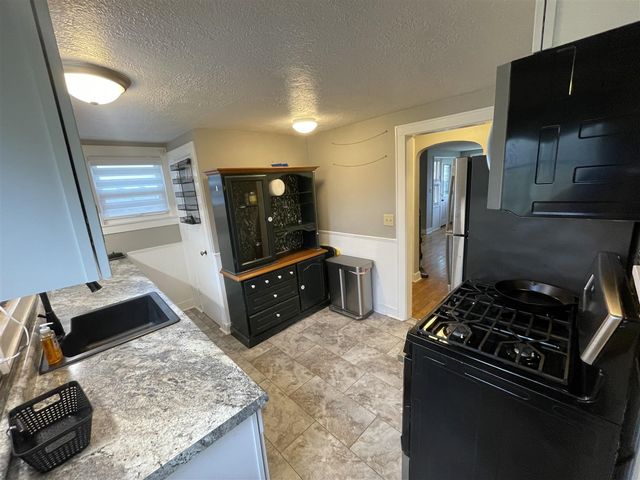 3817 S Rose Street, Kalamazoo, MI 49001