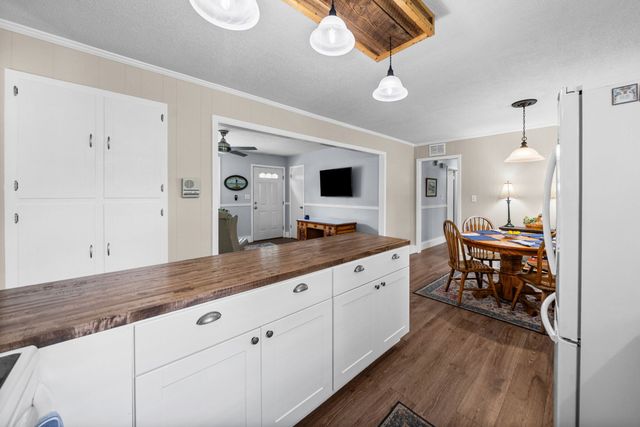 345 Lake Court Dr, Clarksville, TN 37043