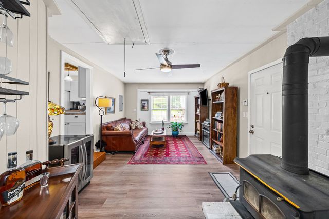 345 Lake Court Dr, Clarksville, TN 37043