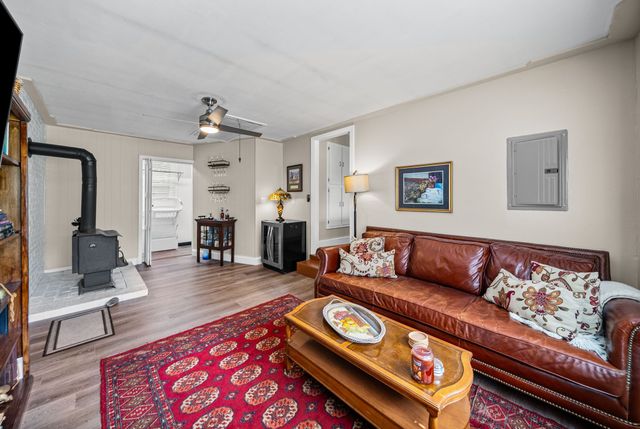 345 Lake Court Dr, Clarksville, TN 37043