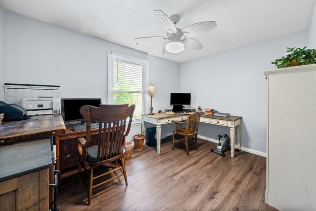 345 Lake Court Dr, Clarksville, TN 37043