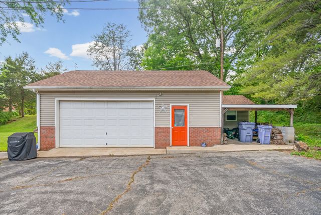 345 Lake Court Dr, Clarksville, TN 37043